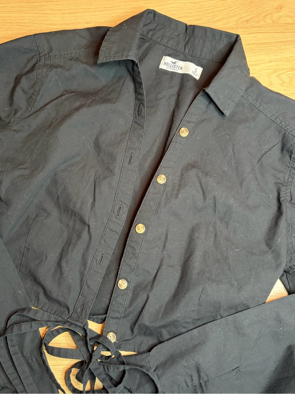 Hollister Black Cropped Tie-Front Shirt Small
